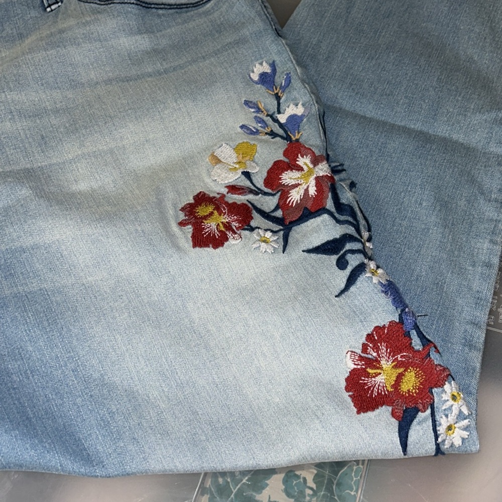 NWT Universal Thread embroidered jeans - Picture 6 of 13
